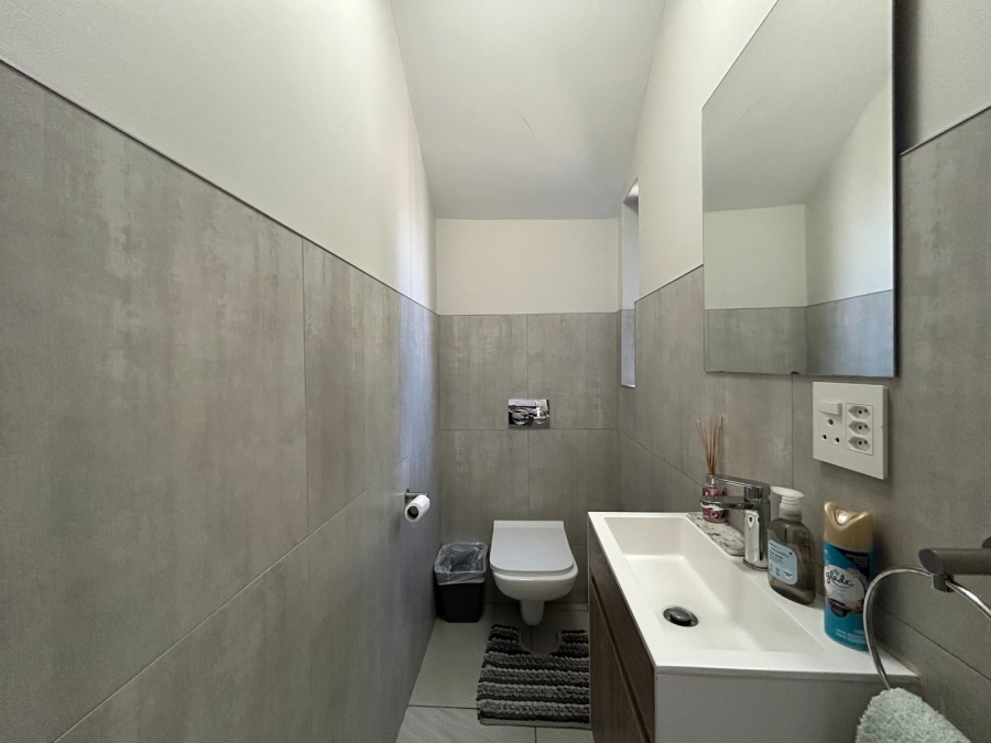 To Let 4 Bedroom Property for Rent in Sandown Western Cape